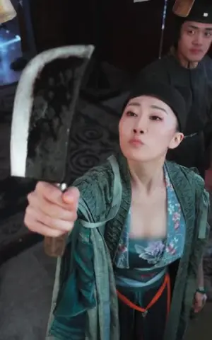 《完蛋,假太监身份要曝光了(78集)苗雨&李芙瑶(夸克网盘)》短剧封面