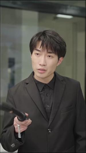 《千骗万话$拨云见日(56集)(夸克网盘)》短剧封面
