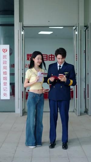《滢滢一顾（70集）罗奕&罗楚凡（夸克网盘）》短剧封面