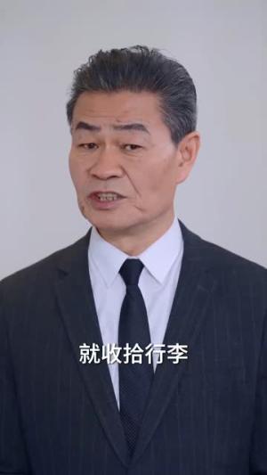 《医妃搬空库房去逃荒(100集)(夸克网盘)》短剧封面