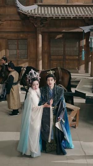 《我靠拍卖登顶三界(85集)赵子麒&隋安蓉(夸克网盘)》短剧封面