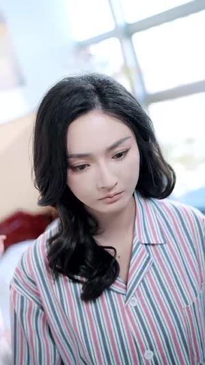 《离婚后女儿叫我阿姨(60集)张子安&胡冬晴(夸克网盘)》短剧封面