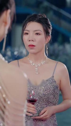 《凤栖凤息回故乡(36集)(夸克网盘)》短剧封面