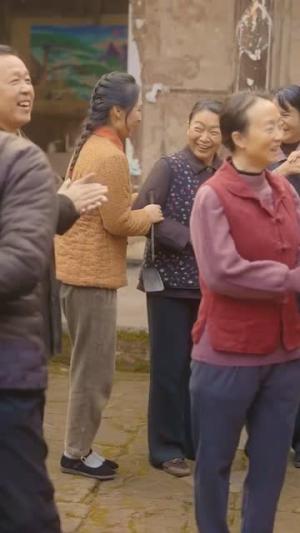 《情暖人间(100集)(夸克网盘)》短剧封面