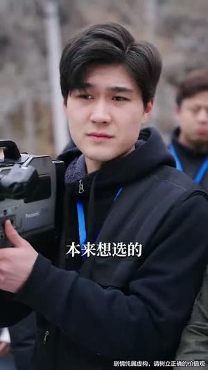 《丑小鸭路人甲哥哥们抱她回家&天降福宝之吉星高照(76集)(夸克网盘)》短剧封面