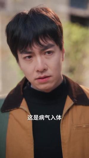 《返乡后，我靠祖传医经当神医（82集）王驰＆王蕊（夸克网盘）》短剧封面