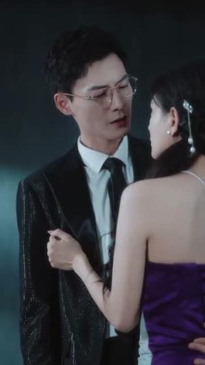 《我被京圈太子爷缠上了(98集)冯铭潮&陈露茜(夸克网盘)》短剧封面