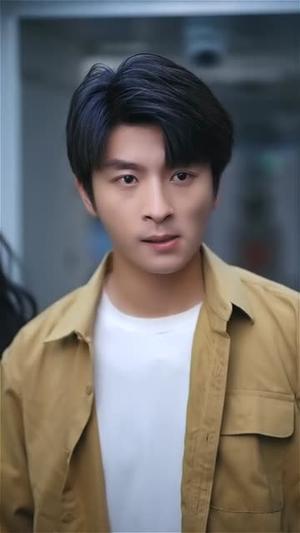 《我的报纸能预知未来(95集)王艺珂》短剧封面