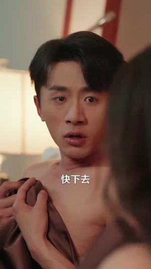 《重回过去他却牵手校花(84集)(夸克网盘)》短剧封面
