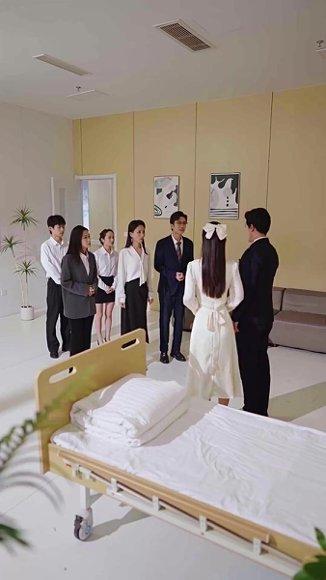 《谁允许你当女主了(60集)王依丹&龙泽鸣》短剧封面