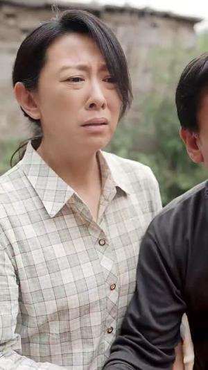 《四月暖春（63集）（夸克网盘）》短剧封面