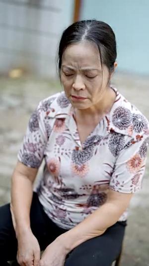 《情难自抑（70集）（夸克网盘）》短剧封面