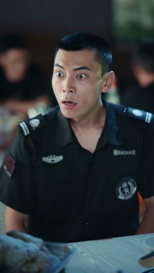 《疯狂的锤子（80集）刁标＆张许焓＆景奕＆尤宪超＆卢鑫（夸克网盘）》短剧封面