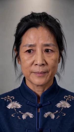 《两界跑龙套，老太我养活了全家第二季（82集）（夸克网盘）》短剧封面