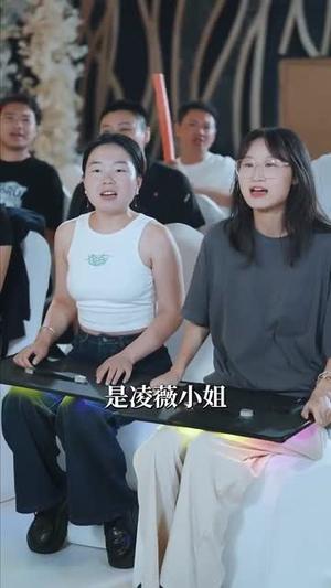 《老外来踢场我老妈一首国风飒爆全场&我的妈妈是歌神(80集)(夸克网盘)》短剧封面