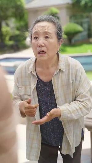 《女儿驾到飒爆全球(100集)(夸克网盘)》短剧封面