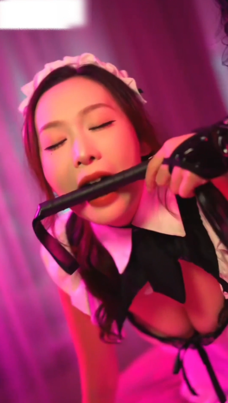 《擦边短剧：与姐妹的夜晚（百度网盘）》短剧封面