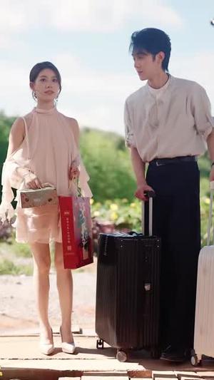 《恋爱两年，女友竟查无此人（72集）甘涞＆李佳明（夸克网盘）》短剧封面