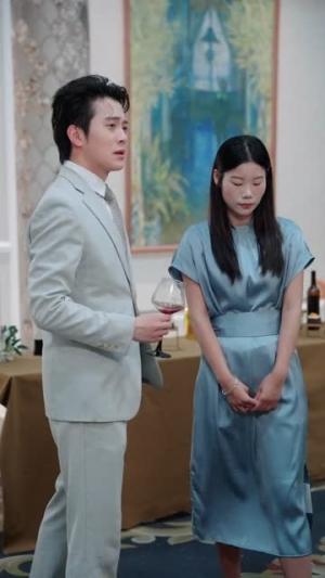 《报告总裁！夫人腹肌有八块（80集）乔槿＆安奕明（夸克网盘）》短剧封面