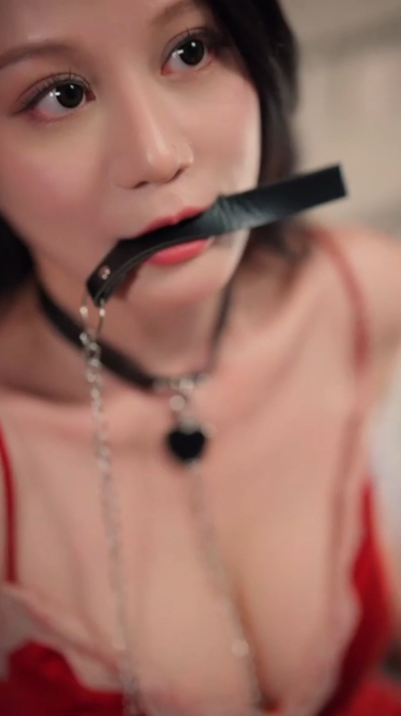 《擦边短剧：无法抗拒的理由&难以控制的尺度（百度网盘）》短剧封面