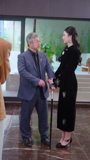 《大小姐归来,无敌又无情(85集)苏逸阳&夏玄子(夸克网盘)》短剧封面