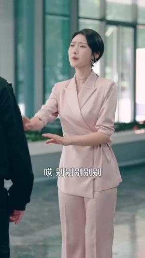 《公司保安竟是财团少主（100集）（夸克网盘）》短剧封面