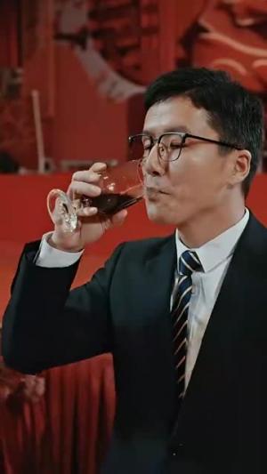 《跟着大哥风起云涌(40集)(夸克网盘)》短剧封面