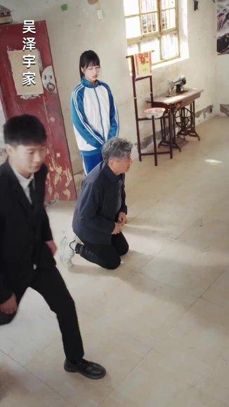 《致富，透视小保安：我以神瞳鉴乾坤（103集）王行宇＆董秋始（百度网盘）》短剧封面