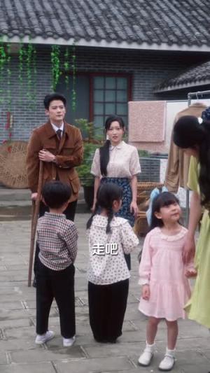 《八零喜事,冷面老板赖上我(84集)陈刚&仵浩萱(夸克网盘)》短剧封面
