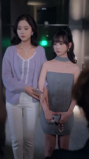 《穿书后,我和闺蜜联手发疯了(78集)林曜宸&杨宜桐(夸克网盘)》短剧封面