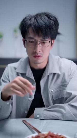 《谁是谁的谁（59集）王妍（夸克网盘）》短剧封面