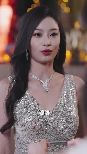 《休夫后肥婆在娱乐圈杀疯了(62集)(夸克网盘)》短剧封面