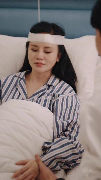 《年上月光之姐姐的专属骑士（68集）》短剧封面