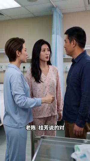 《我的憨憨青梅是顶流大明星(61集)(夸克网盘)》短剧封面