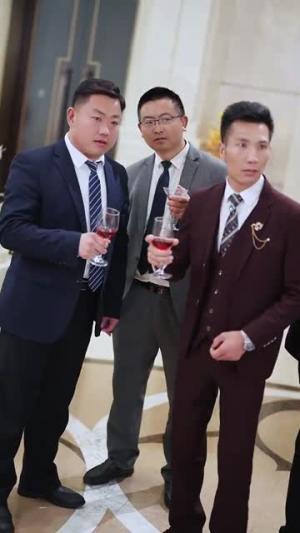 《玻璃鞋上的独舞（90集）（夸克网盘）》短剧封面