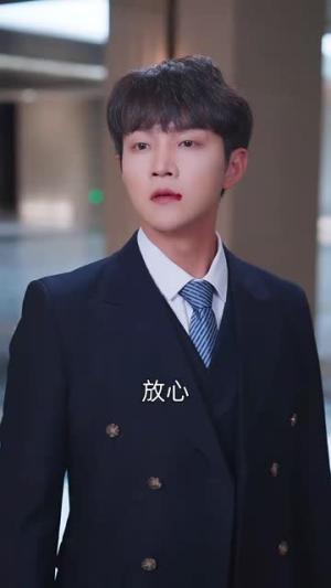《我靠老婆翻盘(70集)如意&李烨宸(夸克网盘)》短剧封面