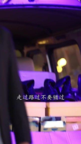 《我靠摆摊买下一座岛 备份》短剧封面