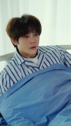 《角色不惨我不演,粉丝求我别下线(81集)李俊辰&何雨宸(夸克网盘)》短剧封面
