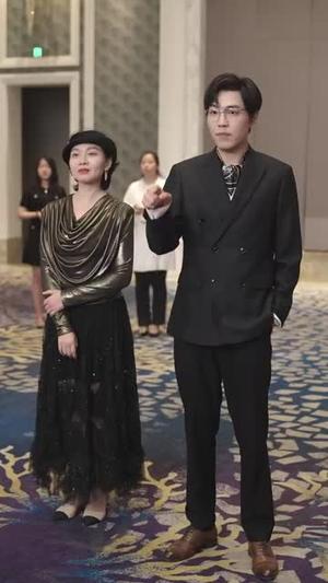 《我靠仙器纵横都市（77集）（夸克网盘）》短剧封面