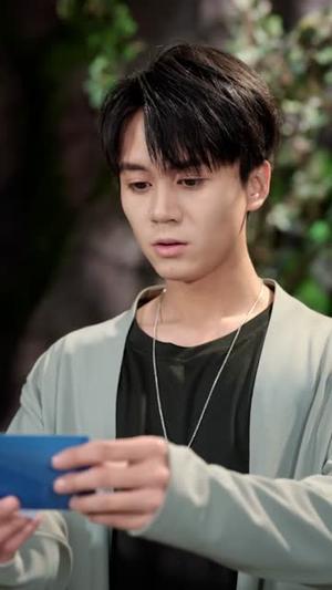 《都市之神临天下(111集)袁也&李奇诺(夸克网盘)》短剧封面