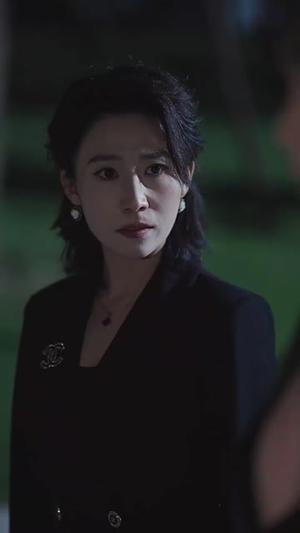 《在他眼中沦陷(61集)叶皓然&崔十一(夸克网盘)》短剧封面