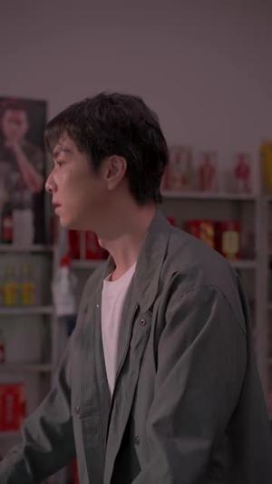《小卖部通末世：开局泡面换黄金（71集）王驰＆谢蕊伊（夸克网盘）》短剧封面