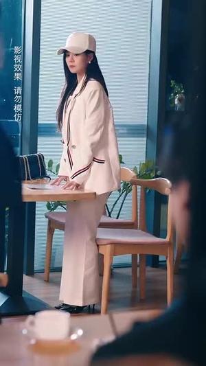 《裴律请降临我手心(70集)李彬航&郭伊慧(夸克网盘)》短剧封面
