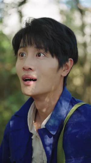 《两界穿梭之火红年代(74集)李海蒂&刘方为(夸克网盘)》短剧封面