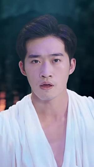 《擦边剧：在父母坟前，我立地成神》短剧封面