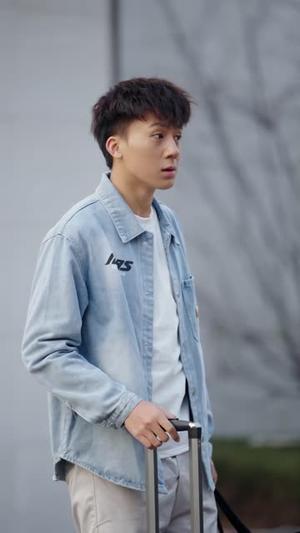 《说好我弃少逆袭,怎么变团宠了(76集)陈秋彤&胡栩耀》短剧封面