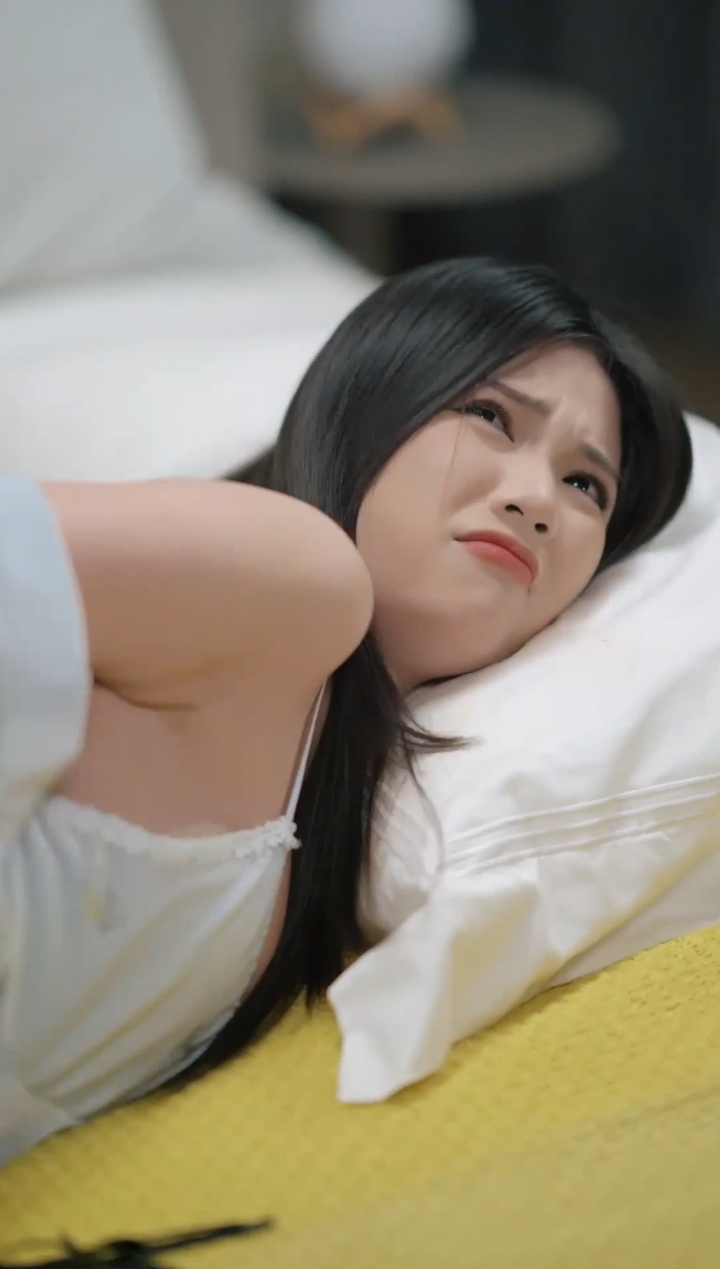 《擦边短剧：催眠师的温柔陷阱（迅雷网盘）》短剧封面