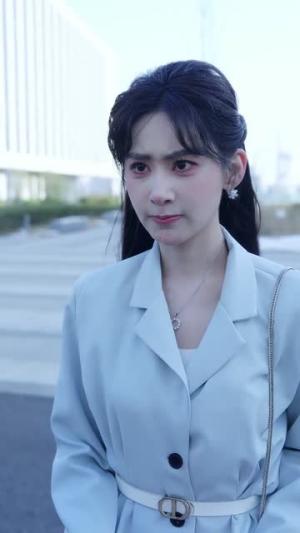 《顶级大佬:藏不住的锋芒(80集)原艺展&陈梓龙(夸克网盘)》短剧封面