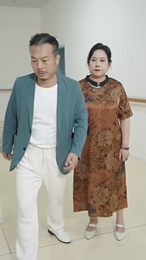 《我在八零之厂长非我不娶(81集)(夸克网盘)》短剧封面