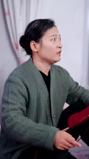《私藏一片坠落的星光（100集）马士尧＆李艾笑（夸克网盘）》短剧封面